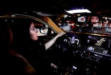 दुनिया के इस अकेले देश में महिलाओं की ड्राइविंग पर लगा बैन हटा, सऊदी अरब में महिलाओं ने थामा स्टेयरिंग