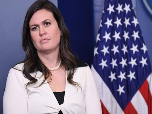 Trump spokesman Sarah Sanders was expelled from the restaurant ट्रंप की प्रवक्ता सारा सैंडर्स को रेस्त्रां ने बाहर निकाला, मालिक ने कहा- क्रूर नीतियों का बचाव करने वाले बर्दाश्त नहीं