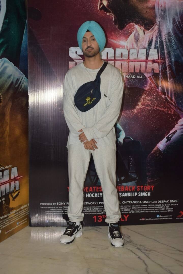 एक्टर और सिंगर दिलजीत दोसांझ हाल ही में अपनी आने वाली फिल्म 'सूरमा' के लिए प्रमोशन करते नज़र आएं. इस दौरान उन्होंने तस्वीरें भी खिंचवाईं. (तस्वीर: मानव मंगलानी)