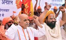 VHP के जवाब में प्रवीण तोगड़िया ने बनाया AHP, अब VHP बोली- लोग आते जाते रहते हैं
