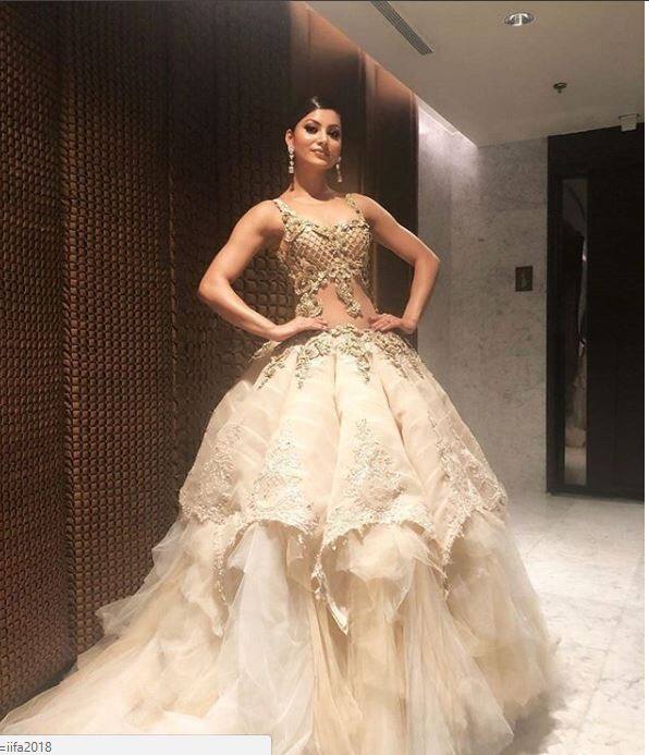 अभिनेत्री उर्वशी रौतेला आईफा की शाम में बेहद खूबसूरत गाउन नज़र आईं. (तस्वीर: इंस्टाग्राम)