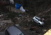 तस्वीरों में देखें:  मुंबई में बारिश ने मचाई भारी तबाही, हादसों की चपेट में आए लोग