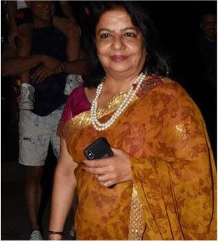 प्रियंका की मां मधु से जब पूछा गया कि वह निक के बारे में क्या सोचती हैं तो उन्होंने जवाब दिया, “मैं उनसे पहली दफा मिली हूं, तो अभी उनके बारे में किसी तरह की कोई राय बनाना जल्दबाज़ी होगी.”