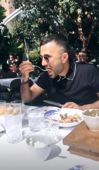 सोनम कपूर के साथ उनके पति आनंद आहूजा भी हैं. लंच के वक्त इनकी ये तस्वीरें देखने को मिली हैं. (Photo: Instagram)