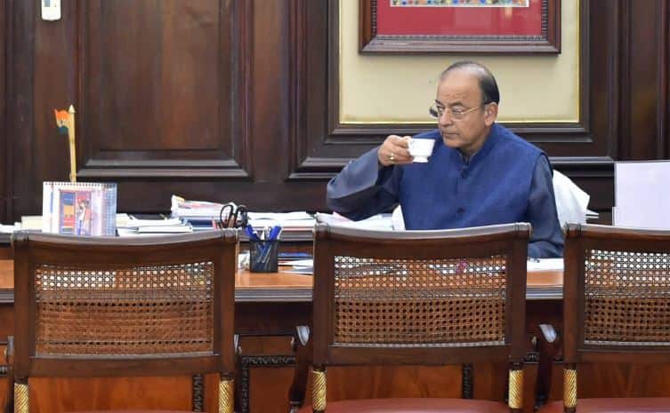 jaitley writes blog on emergency, compares indira gandhi to adolf hitler इमरजेंसी की 43वीं बरसी पर जेटली ने लिखा ब्लॉग, तानाशाह हिटलर से की इंदिरा गांधी की तुलना