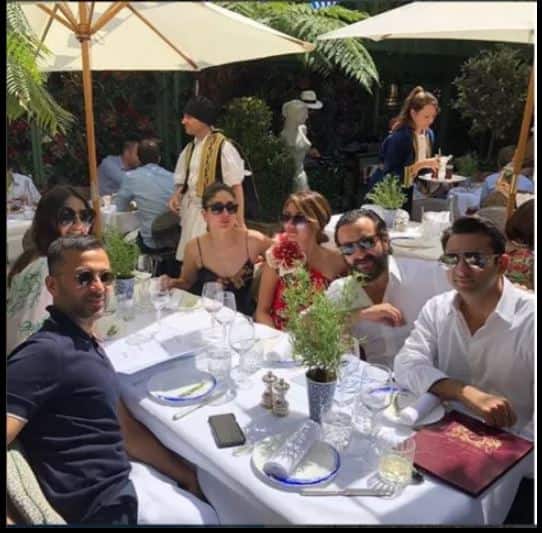 लंच के दौरान करिश्मा के साथ सोनम कपूर, आनंद आहूजा, करीना, सैफ और नताशा पूनावाला नज़र आए.