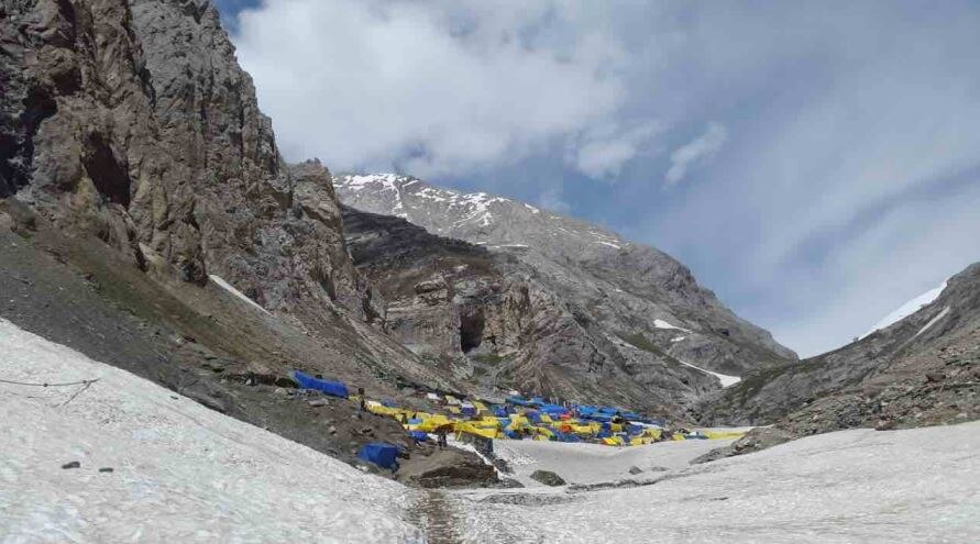 यात्रा से पहले अमरनाथ गुफा और बाबा बर्फानी की पहली तस्वीर आप भी देखें