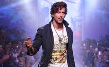 भोजुपरी के हिट गाने \'लॉलीपॉप लागेलू\' पर ठुमके लगाते दिखे ऋतिक रोशन