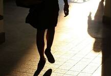 हर साल हजारों महिलायें बनती है पीछा करने वालों का शिकार