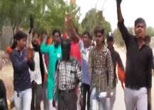 गुजरात: कच्छ यूनिवर्सिटी में ABVP  कार्यकर्ताओं की गुंडागर्दी, प्रोफेसर पर कालिख पोती