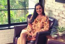 दीया मिर्जा ने खरीदा \'मदर इंडिया\' का ओरिजनल पोस्टर, संजय दत्त को करेंगी गिफ्ट