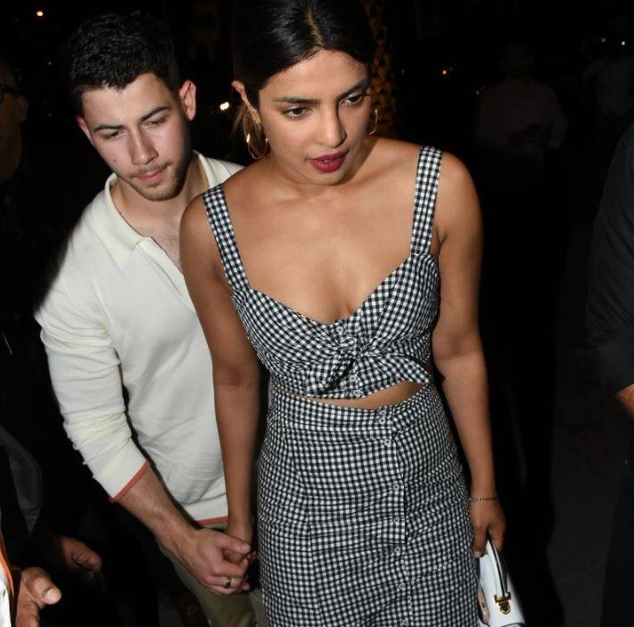 क्या प्रियंका ने लगा दी है निक संग अपने रिश्ते पर मुहर? काफी कुछ कहती है ये तस्वीर