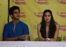 ZINGAAT SONG लॉन्च के दौरान कुछ यूं बिंदास होकर नाचीं जाह्नवी, देखें VIDEO