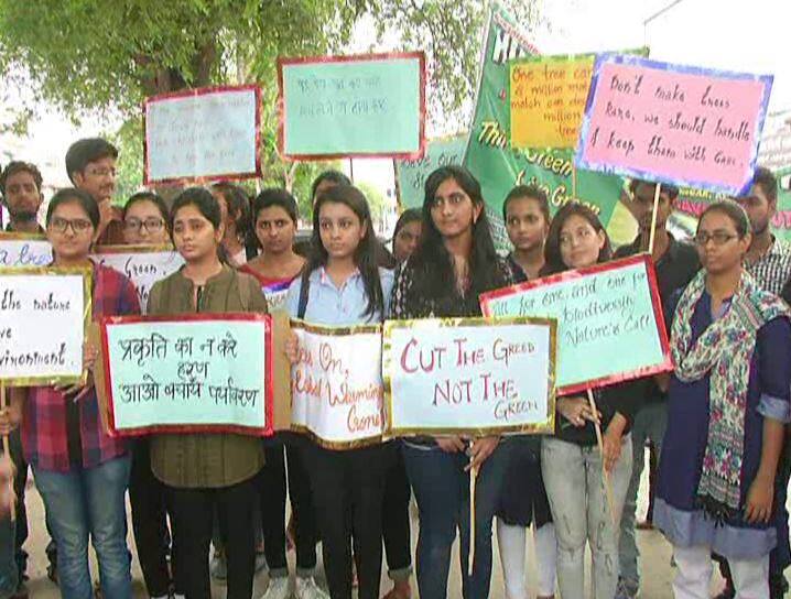 कुंभ के लिए इलाहाबाद में काटे जा रहे हैं हजारों हरे पेड़, पर्यावरण को बड़े नुकसान की आशंका Protest against green tree cutting in allahabad कुंभ के लिए इलाहाबाद में काटे जा रहे हैं हजारों हरे पेड़, पर्यावरण को बड़े नुकसान की आशंका