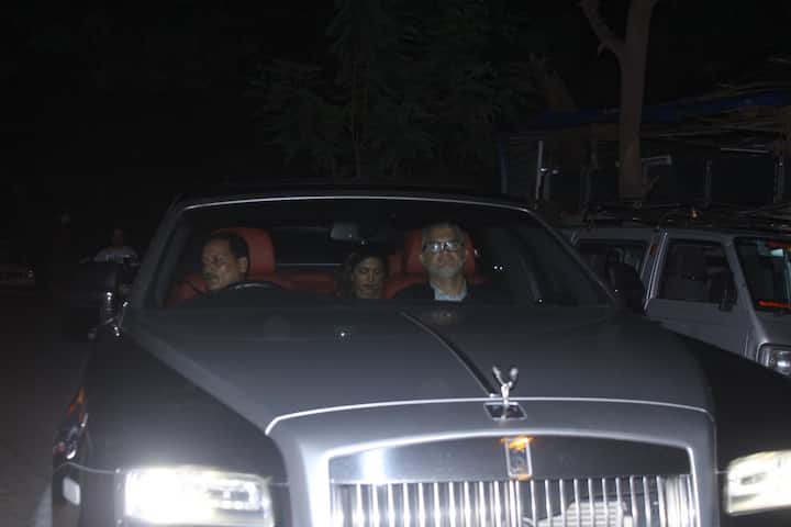 पिछले काफी दिनों से बॉलीवुड अभिनेत्री प्रियंका चोपड़ा अपनी लव लाइफ को लेकर लाइमलाइट में बनी हुईं हैं. अब एक बार फिर से प्रियंका और अमेरिकन सिंगर निक जोनास की साथ में कुछ दिसचस्प तस्वीरें सामने आईं हैं. (तस्वीर: मानव मंगलानी)