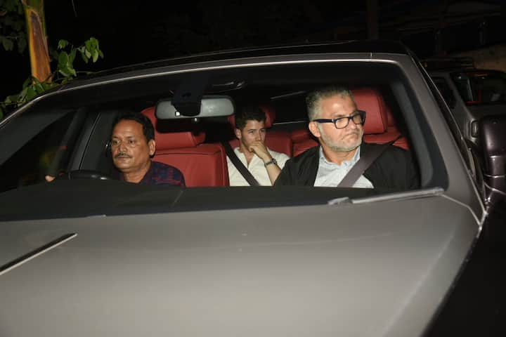 गोवा से आने के बाद प्रियंका आंबानी के घर हुए इस फंक्शन में भी अपने साथ लेकर पहुंचीं. (तस्वीर: मानव मंगलानी)