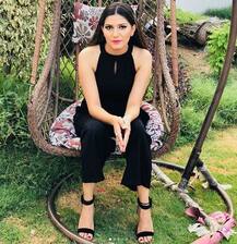 हमेशा सूट-सलवार या लहंगे में नजर आने वाली सपना चौधरी हो गईं हैं मॉडर्न