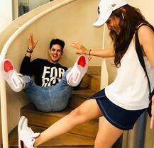 IN Pics: \'डीजे वाले बाबू\' सिंगर  प्रियांक शर्मा के साथ एंजॉय करती दिखीं