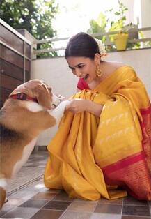 In Pics: एक्ट्रेस कृति खरबंदा ने पीली साड़ी पहने हुए इंस्टाग्राम पर शेयर की खूबसूरत तस्वीरें