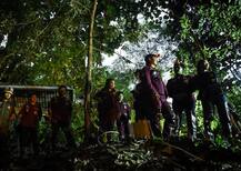 थाईलैंड: पांच दिनों से गुफा में फंसी युवा फुटबॉलर्स समेत 13 ज़िंदगियां, प्रर्थना का दौर शुरू