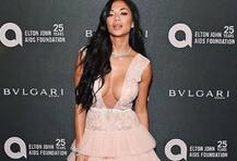 सिंगर निकोल साथी सिंगर एलटन जॉन के फाउंडेशन की 25वीं सालगिरह पर पहुंची, देखें तस्वीरें