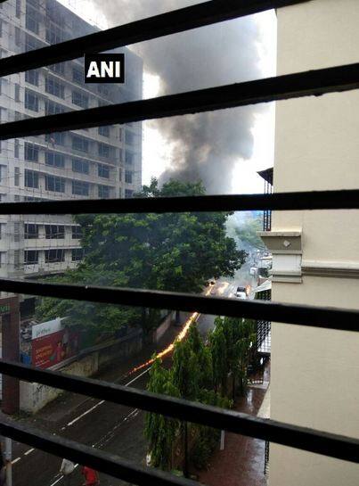 कांग्रेस ने नेता ने कहा कि यूपी सरकार के विमान के क्रैश होने से प्लेन में सवार तीन लोगों के अलावा चार लोगों की मौत हुई है. फोटोः Twitter ANI