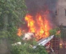 मुंबई की घाटकोपर इलाके की बिल्डिंग पर गिरा चार्टर्ड प्लेन, इलाके में हुई अफरा-तफरी