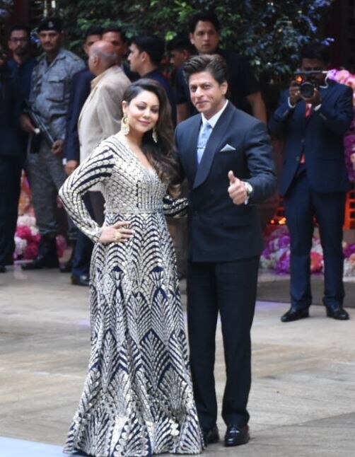 आकाश अंबानी और श्लोका मेहता की इंगेजमेंट पार्टी में SRK से लेकर आलिया तक पहुंचे ये स्टार्स