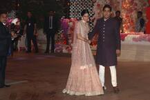 इंगेजमेंट पार्टी में कुछ यूं एक दूजे के साथ नजर आए आकाश और श्लोका, देखें खास तस्वीरें