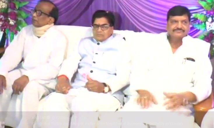 राजनैतिक वजूद बचाने के लिए साथ-साथ चलने को तैयार शिवपाल और रामगोपाल Shivpal and Ramgopal yadav ready to stand together to save political carrier राजनैतिक वजूद बचाने के लिए साथ-साथ चलने को तैयार शिवपाल और रामगोपाल