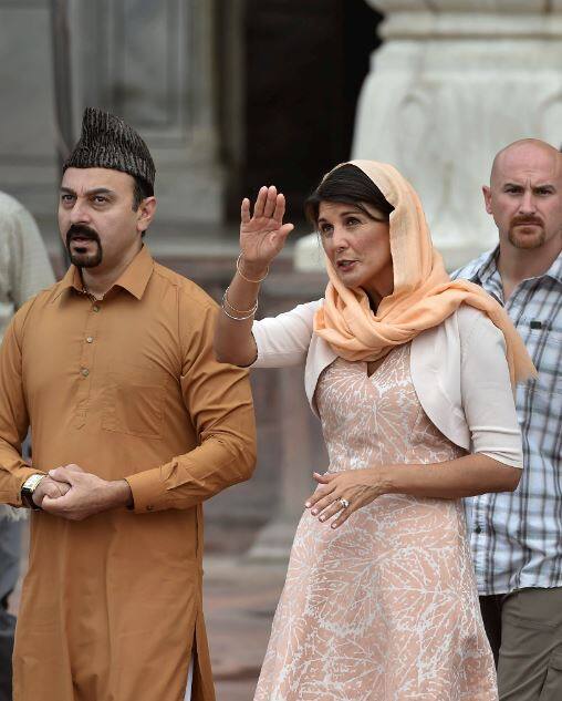 संयुक्त राष्ट्र में अमेरिकी की स्थायी प्रतिनिधि, भारतीय मूल की अमेरिकी राजदूत निकी हेली भारत के तीन दिवसीय दौरे पर है. वो इस दौरान दोनों देशों के बीच संबंधों को प्रगाढ़ बनाने पर जोर देंगी. संयुक्त राष्ट्र में अमेरिकी मिशन के मुताबिक, हेली भारत के सीनियर सरकारी अधिकारियों से मुलाकात करेंगी.