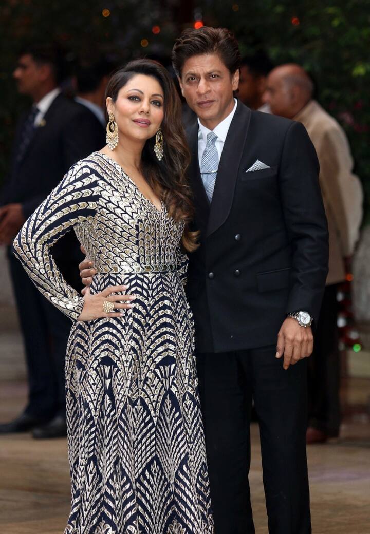 बता दें कि शाहरुख और गौरी के अंबानी परिवार के साथ काफी अच्छे संबंध हैं. (Photo: Fotocorp)