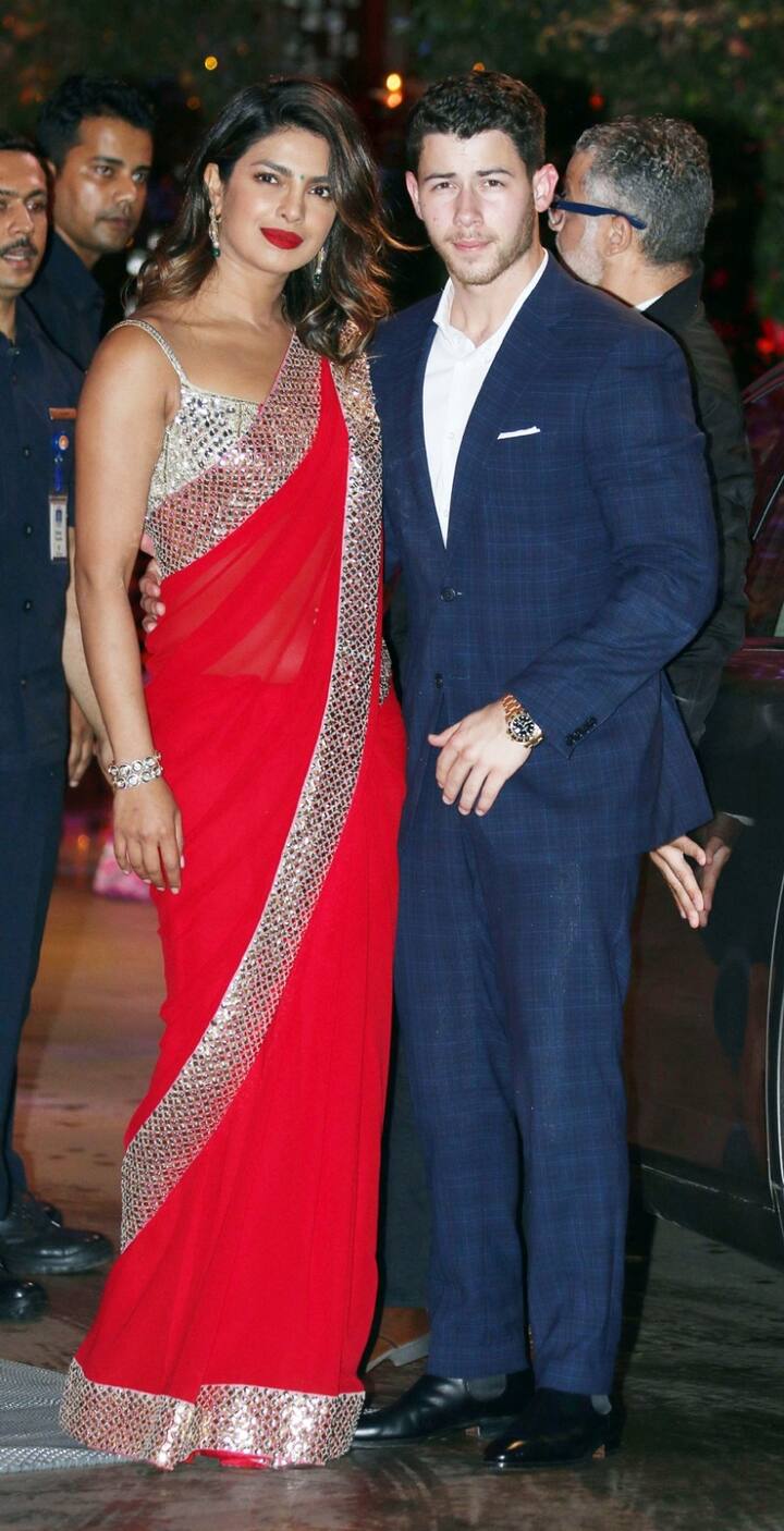 प्रियंका चोपड़ा इस पार्टी में ब्वॉयफ्रेंड के साथ देसी लुक में जलवे बिखेरती दिखाई दीं. (Photo: Fotocorp)