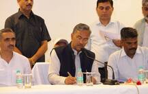 उत्तराखंड: इंसाफ मांगने गई विधवा टीचर पर भड़के सीएम रावत, कहा- \'इसे गिरफ्तार करो\'