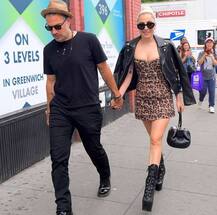 मंगेतर संग लेडी गागा हाथ में हाथ डाले हुई स्पॉट, देखें तस्वीरें