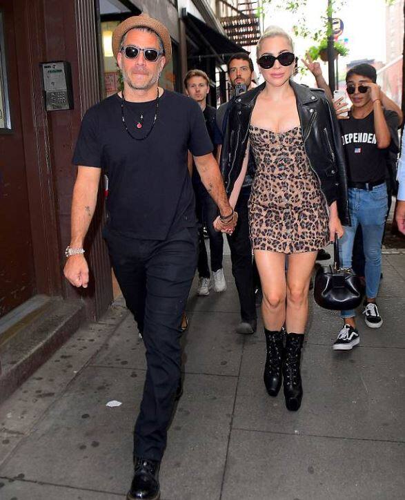  जहां लेडी मिनी लेपर्ड ड्रेस में दिखीं वहीं क्रिस्टियान ब्लैक टी-शर्ट और जींस पहने हुए नज़र आएं. (तस्वीर: इंस्टाग्राम) 