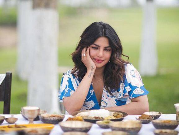 अब देखना ये है कि प्रियंका और निक का रिश्ता क्या मोड़ लेकर आता है. क्या सचमुच प्रियंका और निक शादी करेंगे या फिर निक बाकी हसीनाओं की तरह किसी ओर को डेट करने लगेंगे. फोटोः इंस्टाग्राम