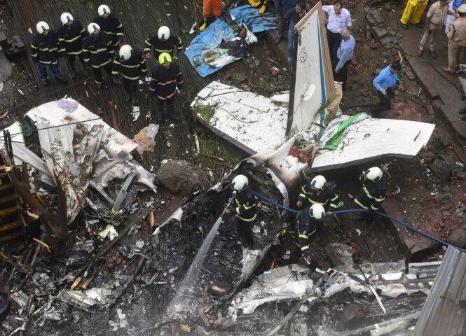 मुंबई प्लेन क्रैशः उड़ान भरने से लेकर हादसे तक की 49 मिनट की पूरी कहानी Mumbai Plane crash: full 49 minute story of plane crash मुंबई प्लेन क्रैशः उड़ान भरने से लेकर हादसे तक की 49 मिनट की पूरी कहानी