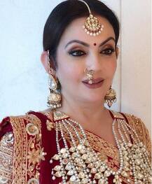 ट्रेडिशनल लुक के साथ ही ट्रेडिशनल अंदाज में थिरकती नजर आईं नीता अंबानी, यहां हैं डांस की तस्वीरें