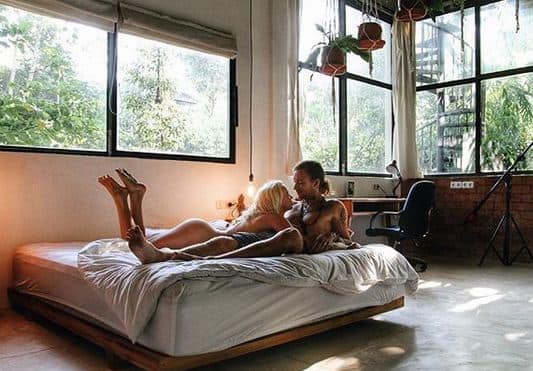 पेशे से आर्टिस्ट ये जोडी इस साल शादी करने जा रही है.