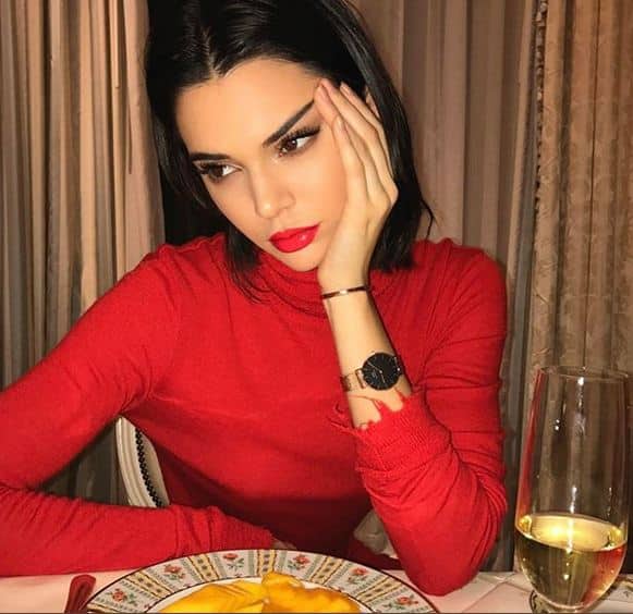 हॉट अदाओं से सबको मात देने वाली केंडल जेनर भला कहा पीछे रहेंगी. फोटोः इंस्टाग्राम