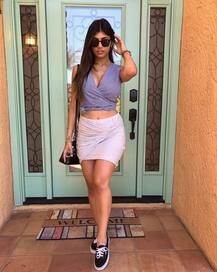 मियां खलीफा के दिलकश अंदाज का लुत्फ लेने में पीछे नहीं रहते फैंस, आप भी देखें