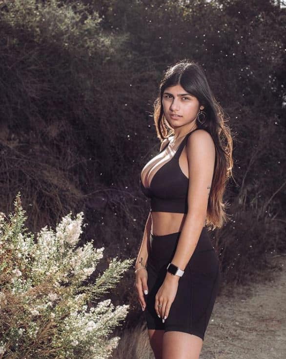 पोर्न फिल्‍म इंडस्‍ट्री में काम करने के लिए फेमस रही मियां की पहले भी कई वीडियो वायरल होती रही हैं. (तस्वीर-इंस्टाग्राम)