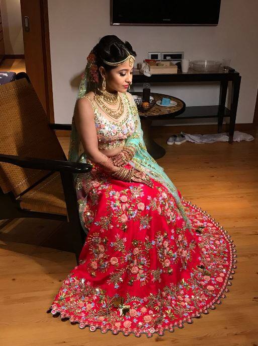 फिल्म 'मसान' की एक्ट्रेस श्वेता त्रिपाठी शादी रचाने जा रही हैं. शादी के लिए दुल्हन बनी श्वेता की ये पहली तस्वीर है. शादी के इस मौके पर श्वता बेहद खूबसूर नजर आ रही हैं. (तस्वीर: इंस्टाग्राम)