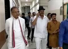 मंदसौर गैंगरेप: गम में डूबे पीड़ित परिवार से बोले BJP विधायक- ‘सांसद जी मिलने आए हैं, धन्यवाद दीजिए’