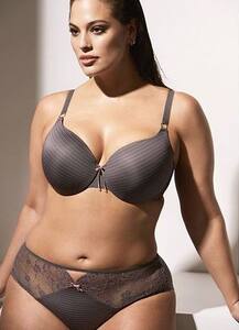 इस हीरोइन ने बिकनी में हॉट फोटोशूट करवाकर इंटरनेट पर मचाया तहलका, हर ओर हो रही है इन्हीं की चर्चा