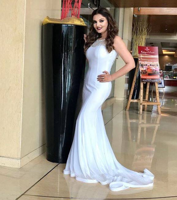  दीपशिखा नागपाल बॉलीवुड फिल्म बादशाह, कोयला, पार्टनर, गांधी टू हिटलर और रिश्ते में काम कर चुकी हैं. (तस्वीर: इंस्टाग्राम)