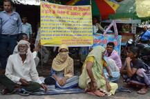 बरेली: न्याय ना मिलने से परेशान गैंगरेप पीड़िता कलेक्ट्रेट में अनशन पर बैठी