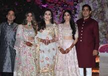 PHOTOS: आकाश अंबानी की सगाई के जश्न में साथ नजर आया परिवार, पत्नी संग पहुंचे अनिल अंबानी