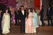 Photos: अंबानी परिवार की खुशियों में शामिल हुए ये खास मेहमान